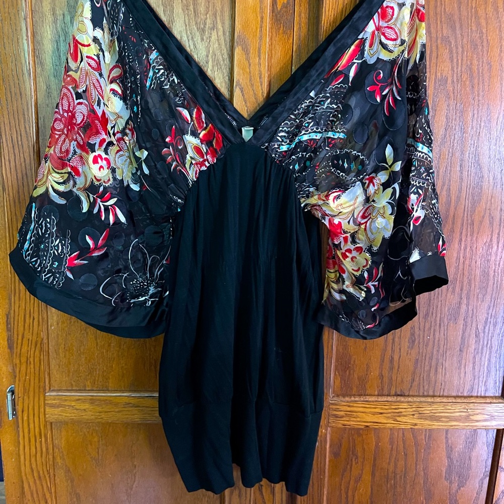 size M loose fitted sleeves tight fitted body.